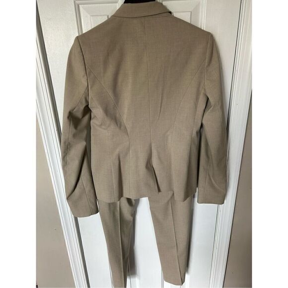 The limited tan suit jacket size 4 and pants size 6 - Picture 3 of 7